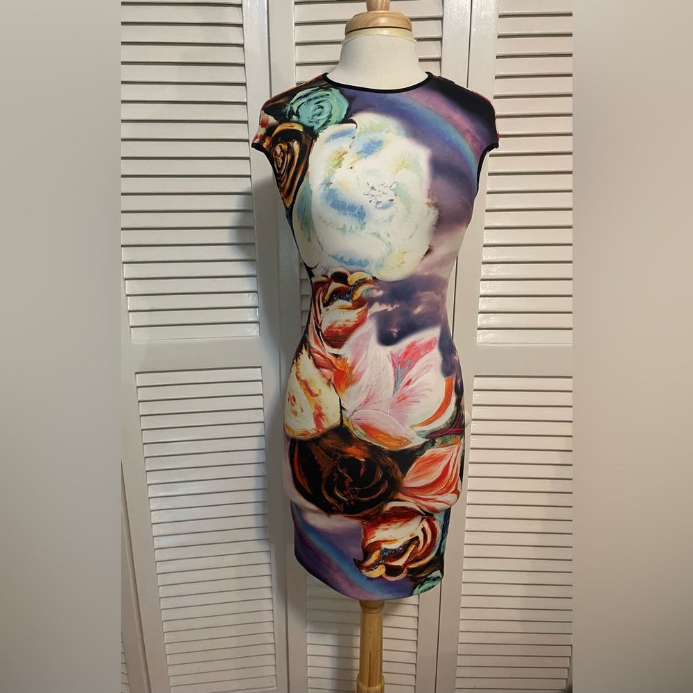 Stunning print neoprene body con dress!